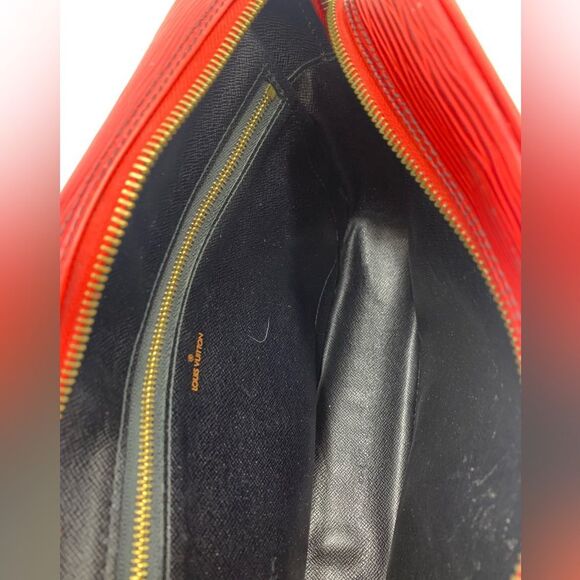 Auth Louis Vuitton Small Textured Epi Red Leather Trocadero Shoulder Bag - Picture 14 of 15